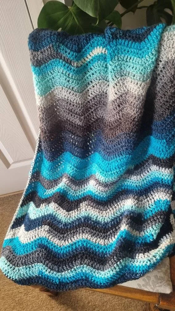 Ripple crochet baby blanket, Blue & grey