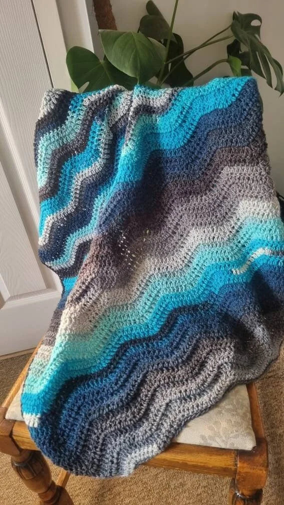 Ripple crochet baby blanket, Blue & grey