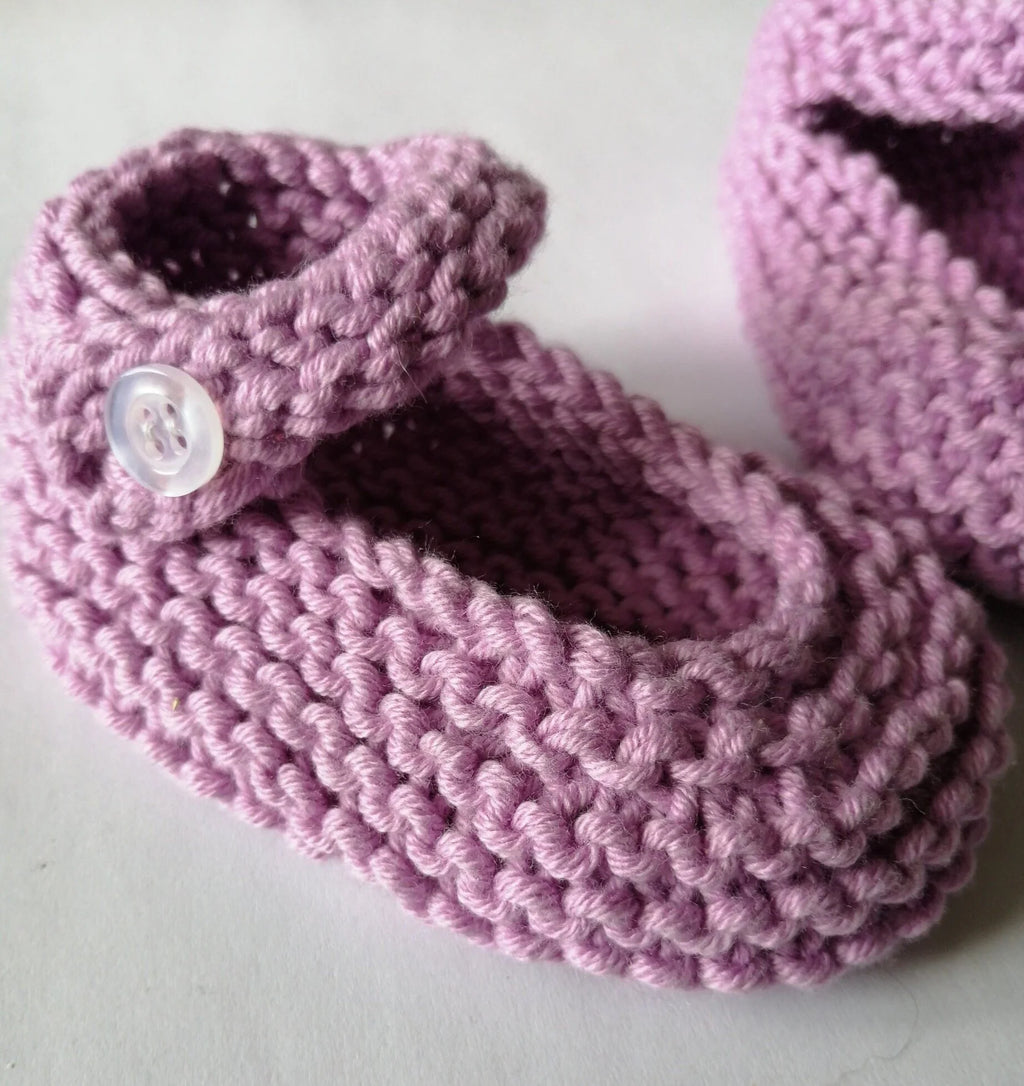 Knitted baby crib shoes, baby booties