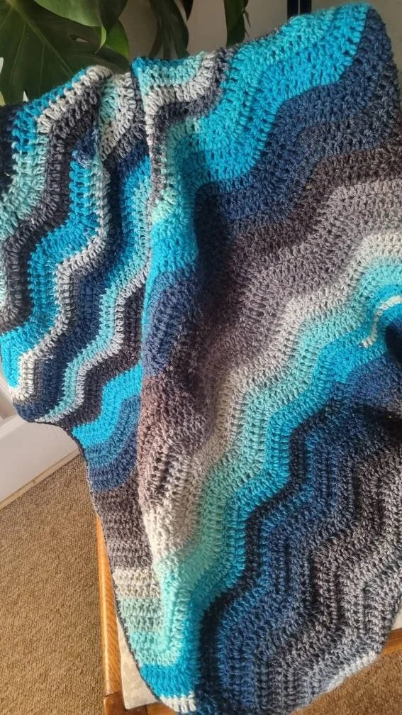 Ripple crochet baby blanket, Blue & grey