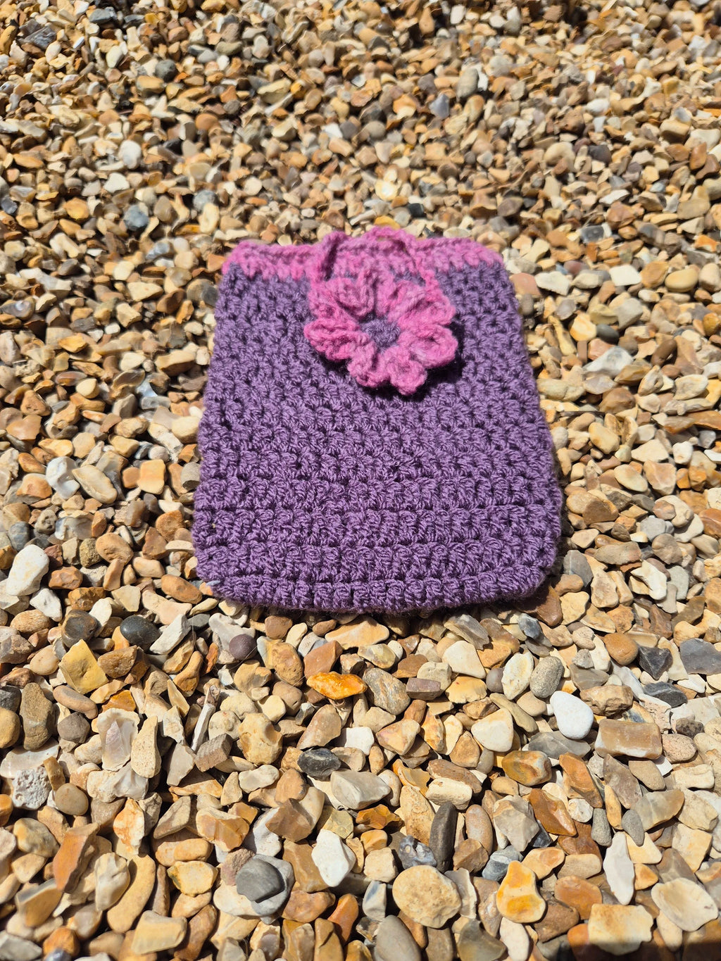 Crochet kindle sleeve, flower design