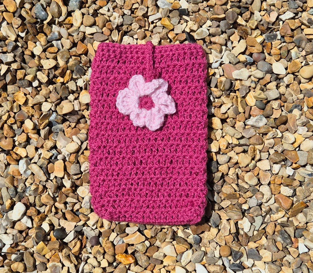 Crochet kindle sleeve, flower design