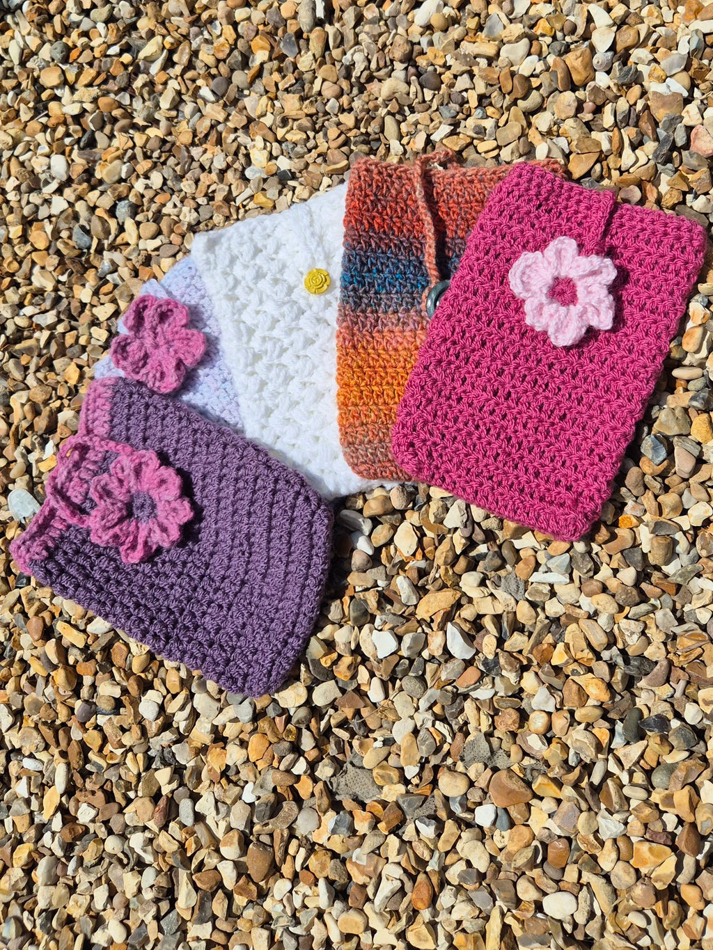 Crochet kindle sleeve, flower design